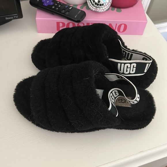 Black ugg slippers - Picture 3 of 3